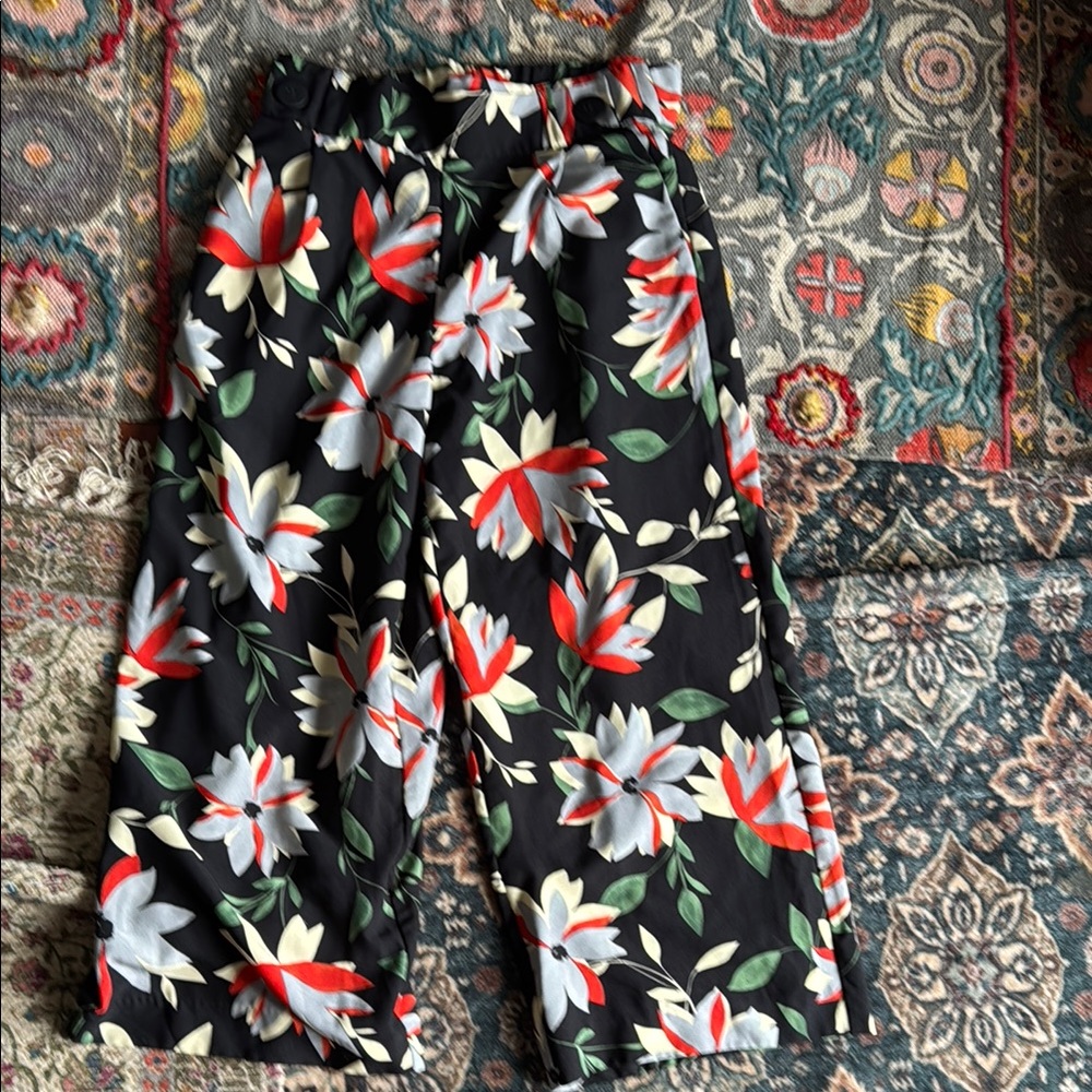 Zara Floral Capris - Black, Red, White